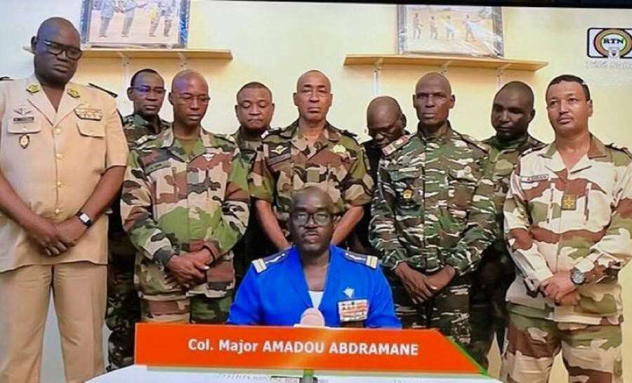 L’ombra del gruppo Wagner dietro il colpo di stato in Niger: presidente destituito con spari in aria e blindati in strada