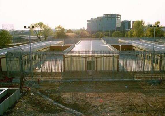 Milano brucia. Migranti appiccano il fuoco al Cpr di via Corelli mentre nella Rsa muoiono sei anziani tra le fiamme Milano brucia. Migranti appiccano il fuoco al Cpr di via Corelli mentre nella Rsa muoiono sei anziani tra le fiamme