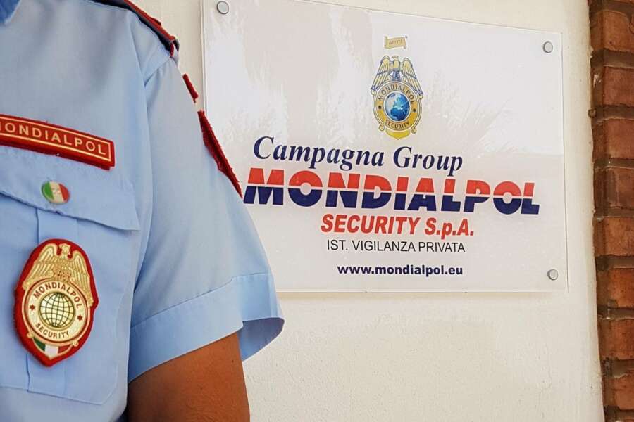 Vigilanza privata nuovo caporalato, stipendi meno del reddito di cittadinanza: per superare 1000 euro oltre 70 ore di straordinario