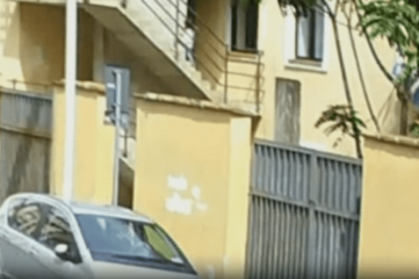 Firenze, scomparsa Kata: a più di un mese spunta un nuovo video della bimba all’hotel Astor. Sparirà pochi istanti dopo | Le indagini: “Non è in città” forse fuori dall’Italia Firenze, scomparsa Kata: a più di un mese spunta un nuovo video della bimba all’hotel Astor. Sparirà pochi istanti dopo | Le indagini: “Non è in città” forse fuori dall’Italia