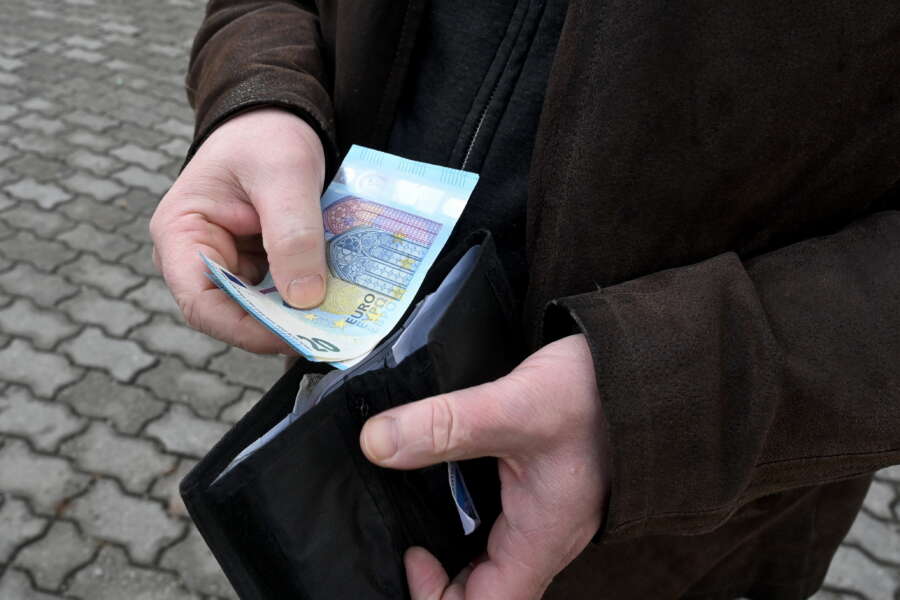 EURO DENARO CONTANTE CONTANTI BANCONOTE PORTAFOGLI PAGAMENTO SOLDI 20 VENTI