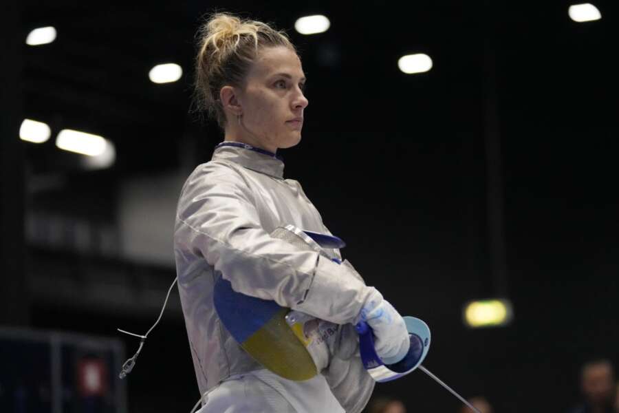 Scherma, l’ucraina Kharlan non stringe la mano alla russa Smirnova: “Sì, di fronte alla guerra, le regole  diventano un mero esercizio retorico”