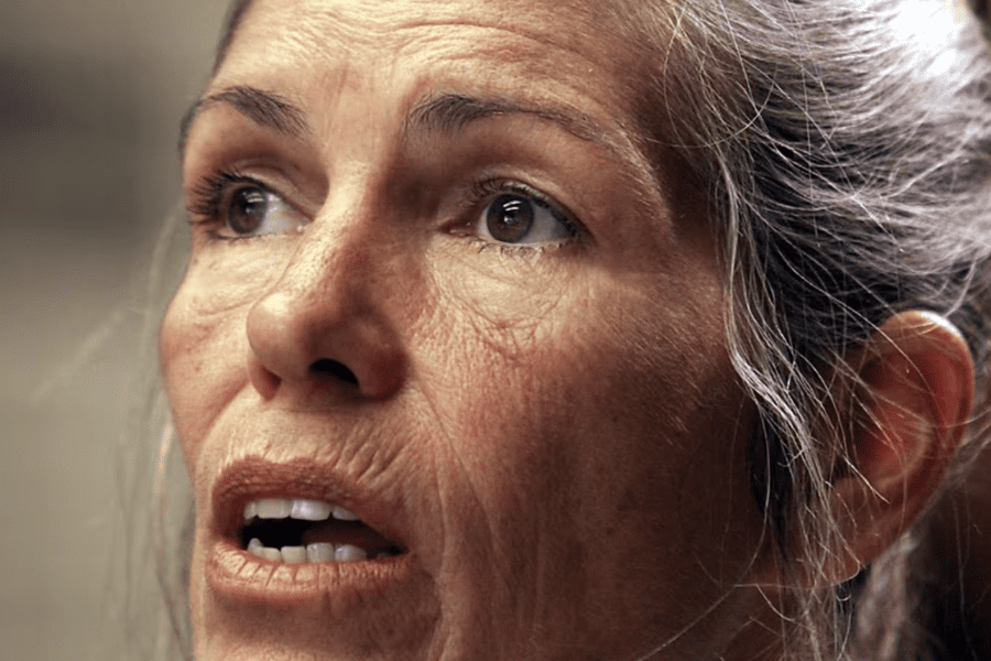 Esce dal carcere ‘l’angelo della morte’ che partecipò agli omicidi della setta di Charles Manson: detenuta da 53 anni