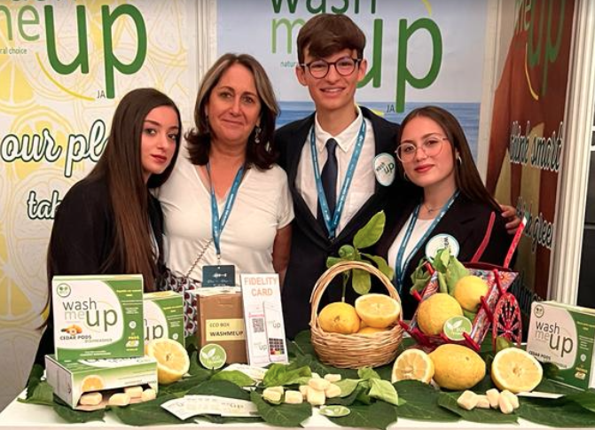 Miriam Cresta e gli studenti Miriam, Giulia e Angelo