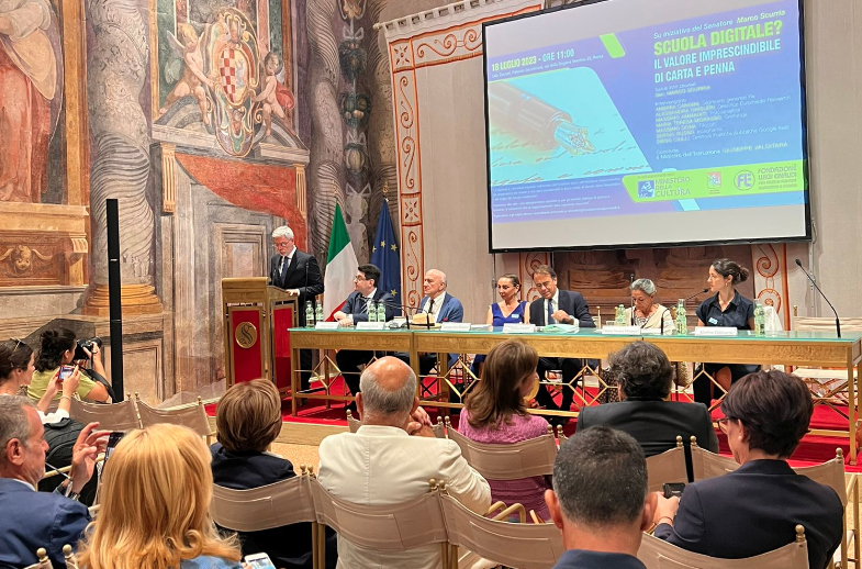 “Scuola digitale: il valore imprescindibile di carta e penna”, il Convegno della Fondazione Luigi Einaudi