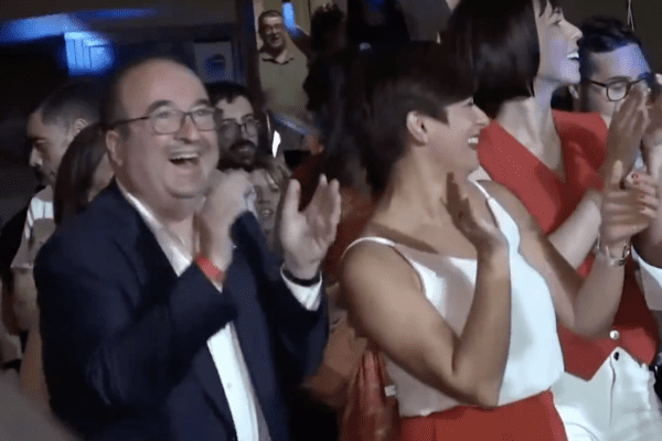 Elezioni Spagna, la sinistra si scatena sulle note di Pedro (Sánchez) di Raffaella Carrà: Psoe non si aspettava il risultato