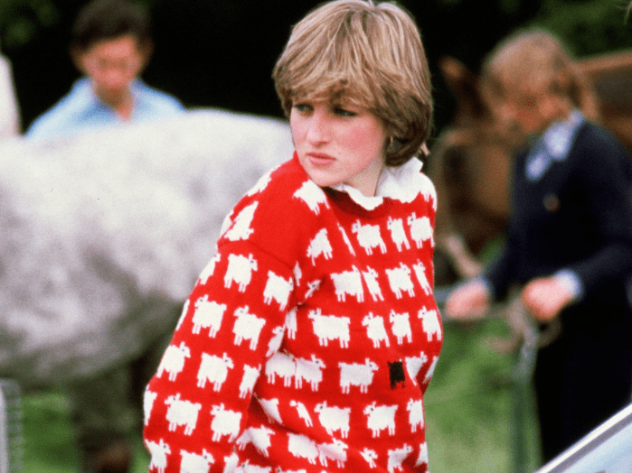 Diana, va all’asta il famoso maglione con la pecora nera indossato dalla giovane Principessa del Galles