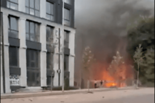 Ucraina, missile russo colpisce un palazzo a Dnipro, 3 feriti. L’attacco dopo le minacce di ritorsione per l’esplosione nel Rostov