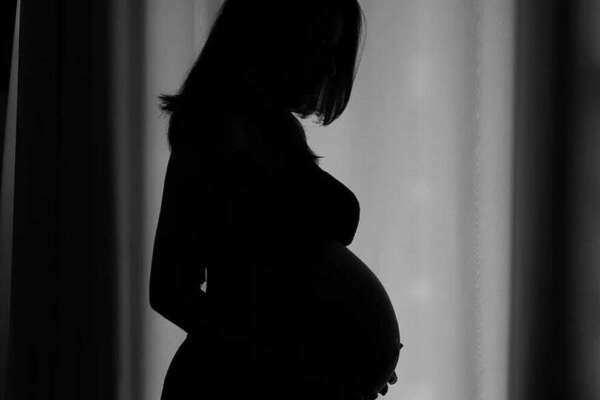 Salute, nel sangue di donne incinte e nel cordone ombelicale tracce di Pfas e sostanze chimiche per produrre pesticidi, farmaci e plastica