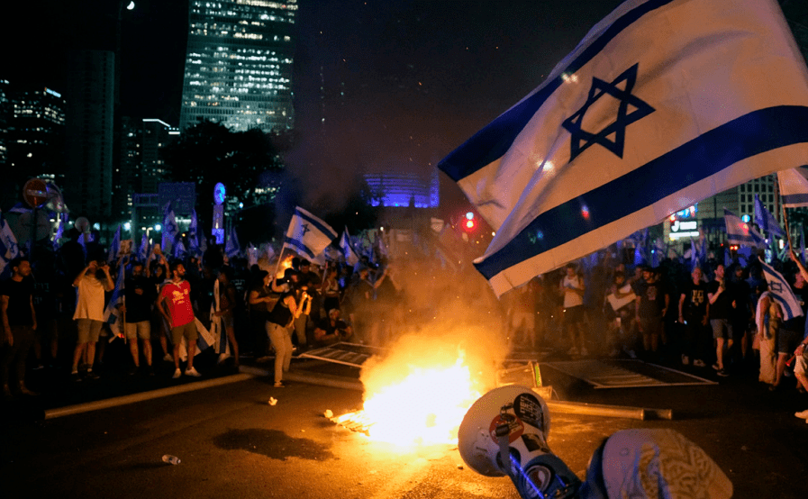 Israele, è caos per la riforma della giustizia. Ma anche il Presidente Biden invita alla calma