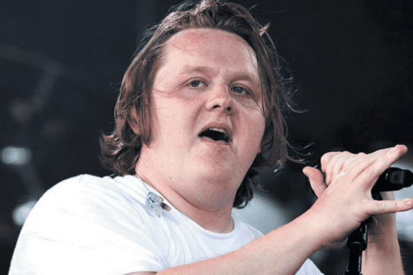 Lewis Capaldi accende le luci sulla Tourette