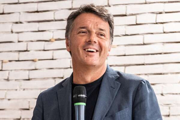 Video. Matteo Renzi al Ministro Pichetto Fratin che piange: “Meno lacrime e più leggi”