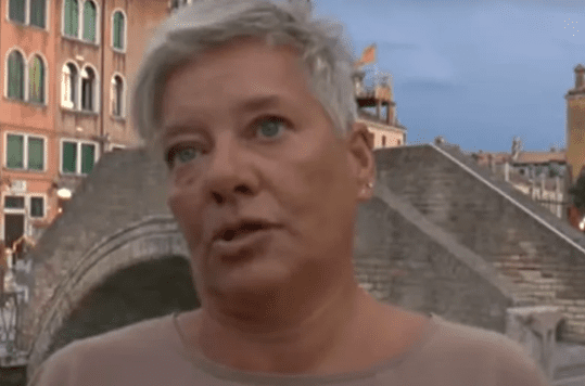 Venezia, Monica Poli, sentinella antiscippo e star di Tik Tok. “Attenzione pickpocket”: il tormentone fa il giro del web