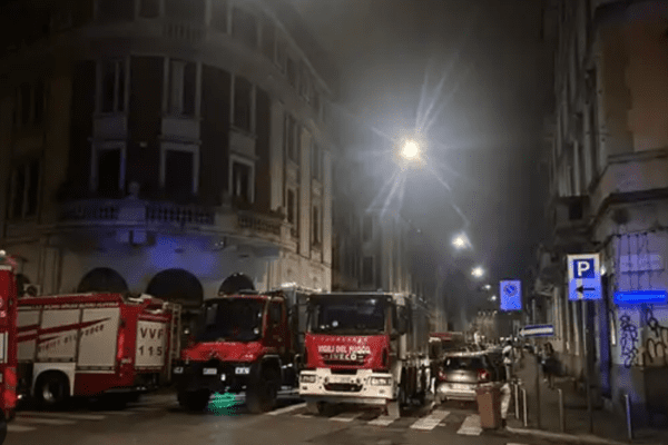 Video. Milano, crolla una palazzina. Era in ristrutturazione. Il vicino: “Prima una nuvola di polvere, poi il boato” Video. Milano, crolla una palazzina. Era in ristrutturazione. Il vicino: “Prima una nuvola di polvere, poi il boato”