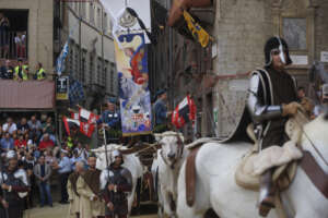 Foto Alessandro La Rocca/LaPresse
16-08-2019, Piazza del Campo- Siena
Cronaca
Palio Madonna dell’Assunta -Siena -2019
in the Photo: Drappellone in premio al vincitore del palio dell’assunta

Photo Alessandro La Rocca/ LaPresse
2019 16 August -Piazza del Campo -Siena- Tuscany, Italy
News
Palio Madonna dell’Assunta -Siena -2019
in the photo: Drappellone in premio al vincitore del palio dell’assunta