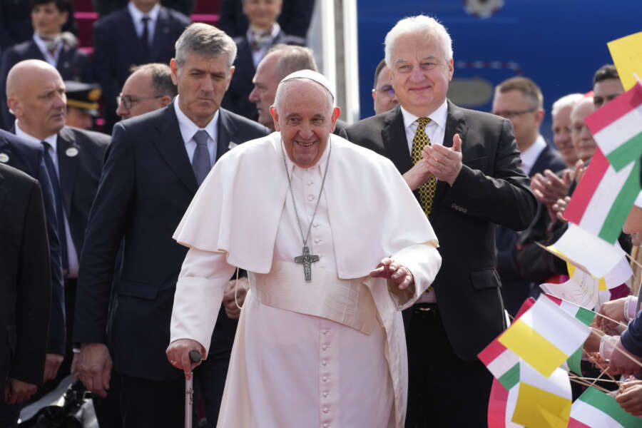 Pope Francis arrives for the official welcome ceremony with Hungary’s deputy premier Zsolt Semjen, right, at Budapest’s International Airport in Budapest, Hungary, Friday, April 28, 2023. (AP Photo/Andrew Medichini) 



LaPresse Only italy and Spain