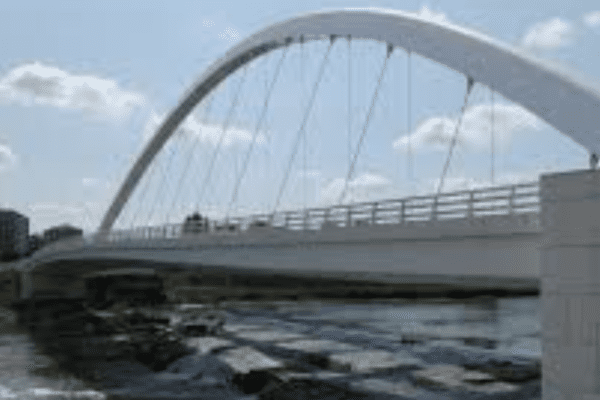 Alessandria, la tragedia: un uomo si suicida lanciandosi dal Ponte Meier