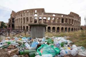 I problemi di Roma sono sulla strada, tra taxi, rifiuti e cinghiali. Questa giunta sembra paralizzata
