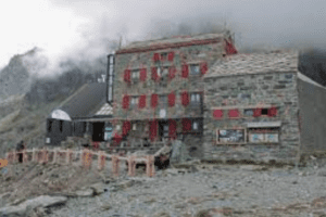 Incidente in montagna: un escursionista precipita e muore sul Monviso. La figlia, illesa, dà l’allarme