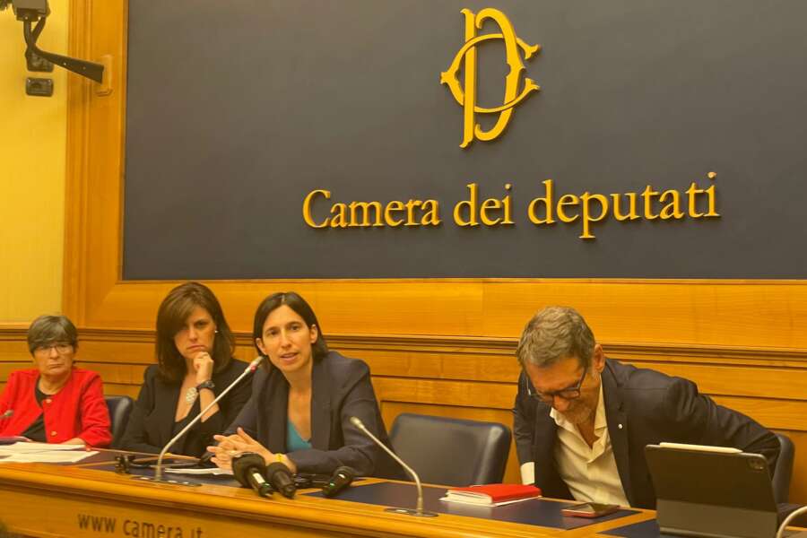 La patrimoniale di Schlein si fa ma non si dice: più tasse su rendite e fortune “come farebbe Draghi”