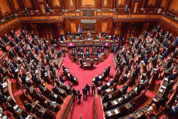 Open, anche per mail e Whatsapp necessaria approvazione Camera: accolto il conflitto proposto dal Senato nel “Caso Renzi”