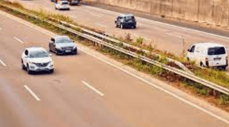 Puglia, Statale 100, ancora un incidente. Coinvolti un tir e tre auto. Quattro feriti