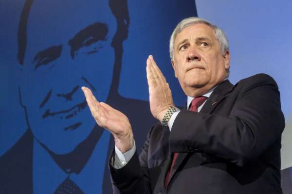 Antonio Tajani diventa segretario di Forza Italia, nel segno di Berlusconi: “C’è un solo presidente”
