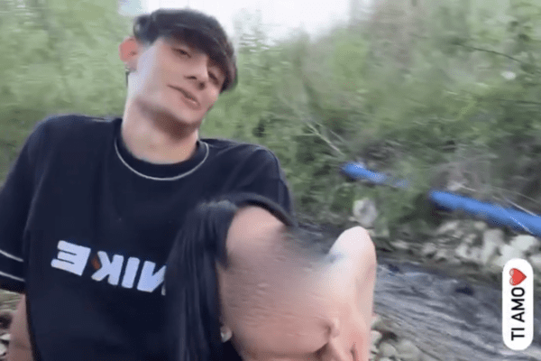 ‘Er Motosega’ dei TheBorderline torna su Instagram: sorride e canta con la fidanzata un mese dopo la morte di Manuel