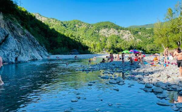 Ultim’ora – Piacenza, padre e figlio 25enne morti annegati nel fiume Trebbia | Uno per salvare l’altro