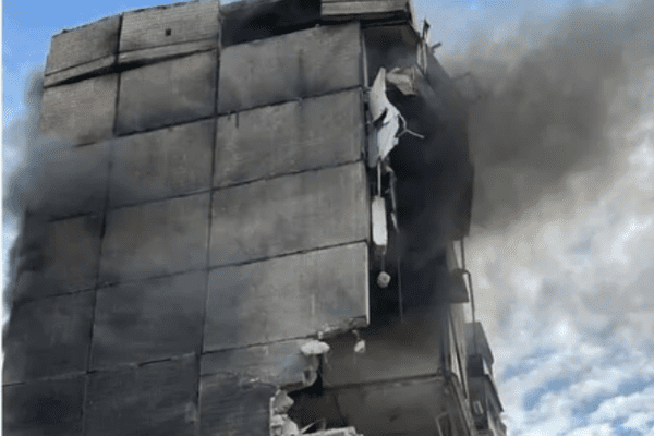 Missili russi sulla città di Zelensky: nuovi attacchi a Kryvyi Rih e Kherson. Quattro morti, tra cui una bambina di 10 anni e 53 feriti