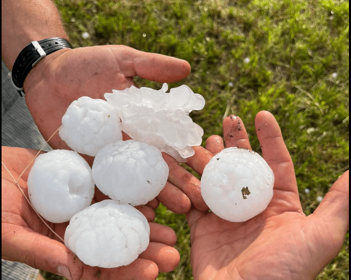 Maltempo in Veneto, 350 chiamate nella notte ai vigili del fuoco. Chicchi di grandine grandi quanto palle da tennis