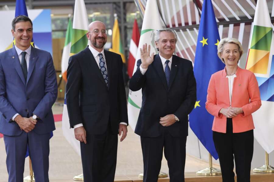 La guerra in Ucraina spacca il vertice europeo con i Paesi latinoamericani. Tra colonialismo e schiavitù, i toni alti di Bruxelles