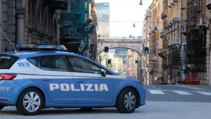 Genova, blitz contro gli anarchici: 4 arresti e 5 obblighi di dimora per apologia con finalità di terrorismo | Sequestrata tipografia