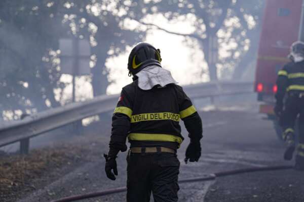 Vasti incedi in Sardegna: brucia il sud e la costa nord-orientale
