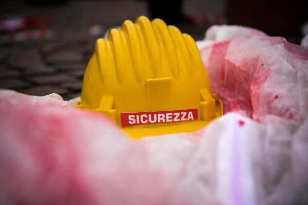 Sanremo 2024, in Lombardia si muore (di lunedì): maglia nera per il maggior numero di vittime sul lavoro. In totale sono 450 le morti bianche, i giovani rischiano il doppio Sanremo 2024, in Lombardia si muore (di lunedì): maglia nera per il maggior numero di vittime sul lavoro. In totale sono 450 le morti bianche, i giovani rischiano il doppio