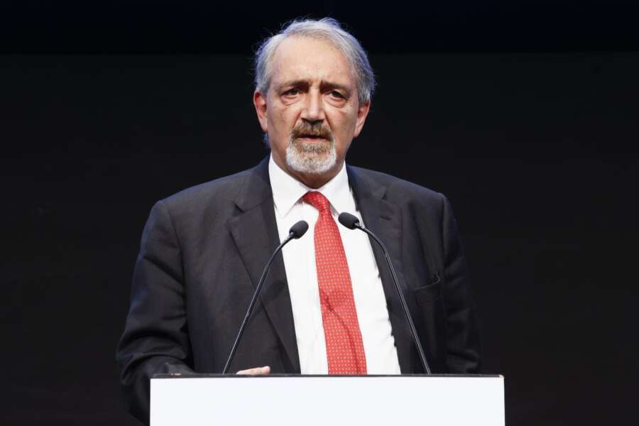 Strage di Bologna, Rocca sulle parole di De Angelis: “Le sentenze si rispettano. Si è espresso da privato cittadino. Valuterò il da farsi”