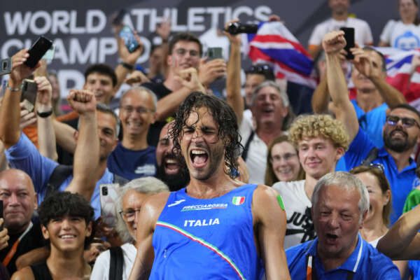 Gianmarco Tamberi, il vero supereroe che ha vinto tutto e non dimentica papà Marco: “L’oro è suo, anche se non parliamo da un po’”