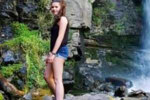 Celine Frei Matzohl uccisa a coltellate a Bolzano, l’ex in fuga verso l’Austria fermato dai carabinieri: spari alle ruote dell’auto