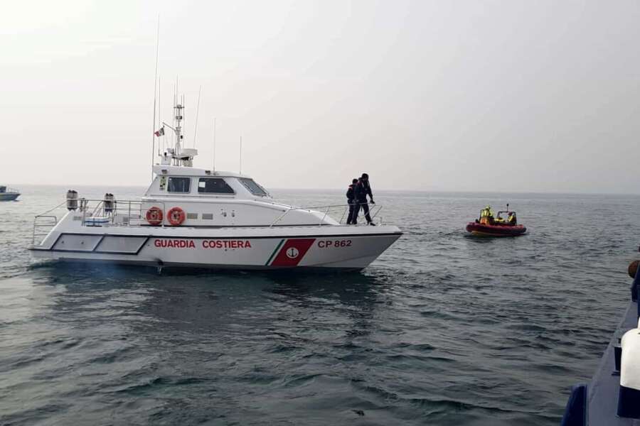 Lago di Garda, ragazza muore annegata nel tentativo di salvare il fratellino 14enne