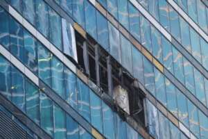 Nuovo attacco con droni a Mosca, colpito un grattacielo