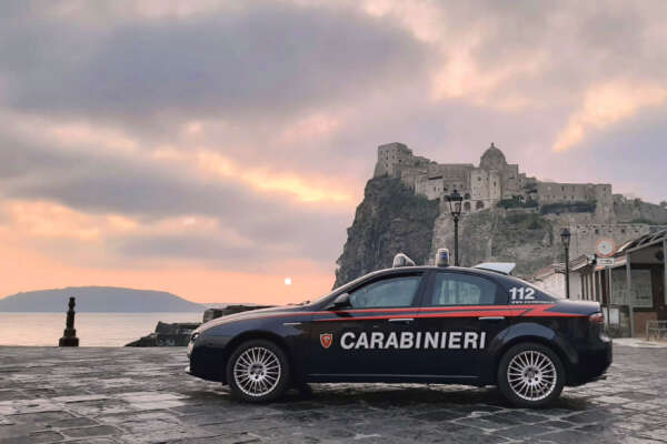 Ragazza chiede ‘aiuto’ ai carabinieri: “Portatemi in carcere, io e mamma non ci sopportiamo”
