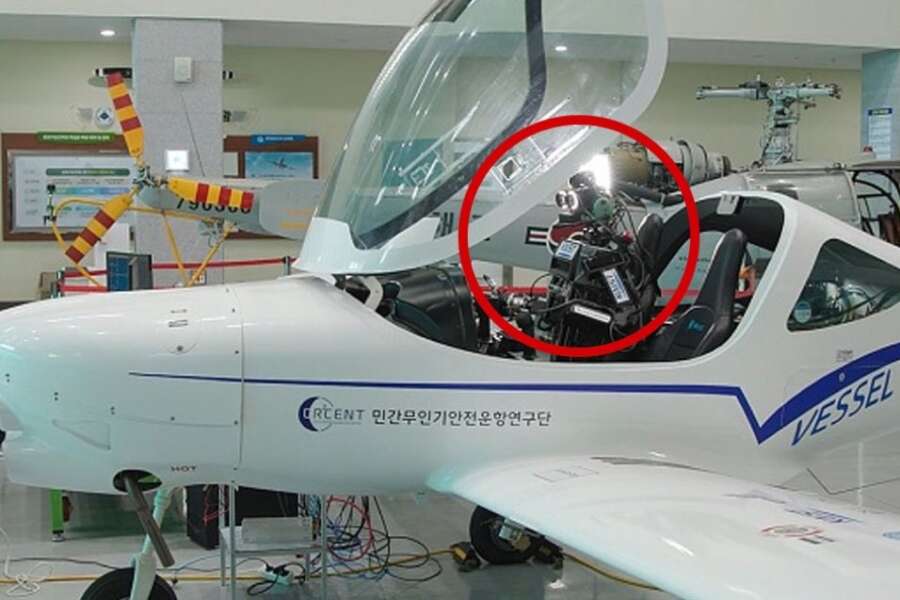 Pibot, il robot umanoide che può guidare un aereo meglio di un essere umano