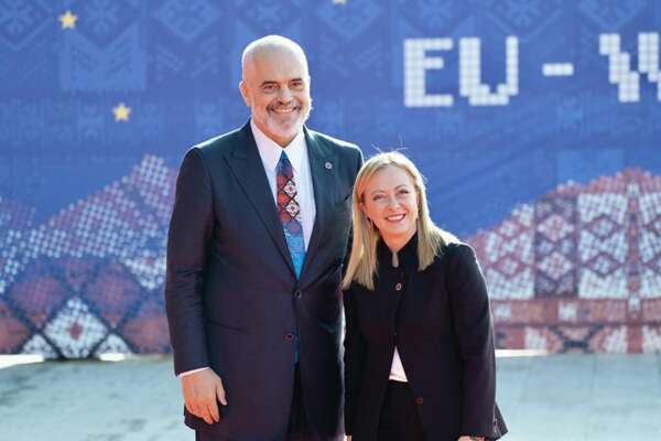 Asse Italia-Albania, dopo il conto del ristorante ce n’è uno più grande di cui occuparsi: manca l’accordo sulle pensioni