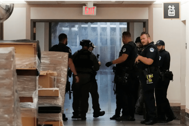 “C’è un uomo armato in Senato”, Campidoglio evacuato negli Stati Uniti 24 ore dopo l’incriminazione di Trump