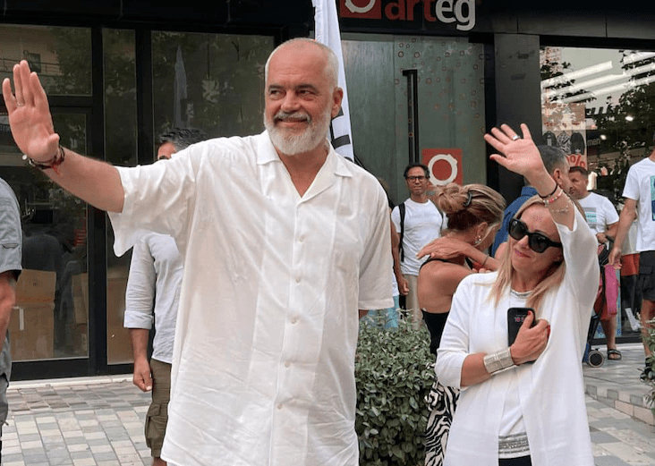 Giusta la ‘fuga’ di Giorgia Meloni in Albania?