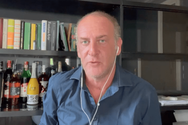 Magistrati in vacanza nei paradisi italiani a 7 euro al giorno: il doppiopesismo con la politica e il privilegio della toga