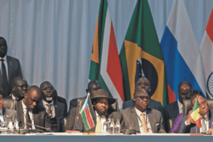 L’africa che detesta la Francia? Torna l’anticolonialismo e cresce l’idea di un continente unito