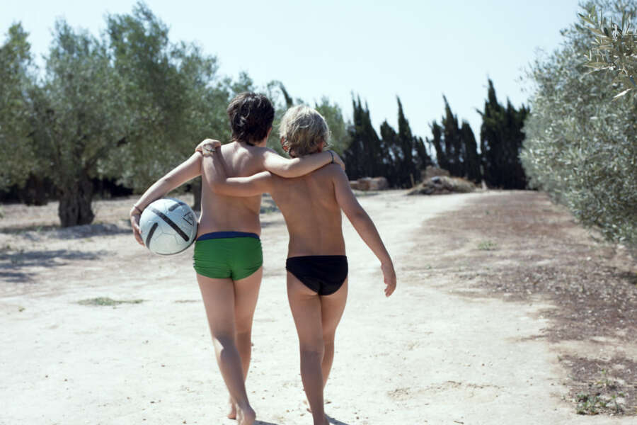 Carezze, abbracci e le conseguenze di quei tocchi affettivi che stiamo perdendo