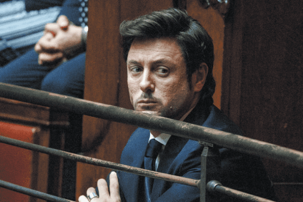 Cosa rischia Andrea Giambruno, la decisione di Mediaset e l’ironia di Fiorello: “Pier Silvio vede Un Posto al Sole” Cosa rischia Andrea Giambruno, la decisione di Mediaset e l’ironia di Fiorello: “Pier Silvio vede Un Posto al Sole”