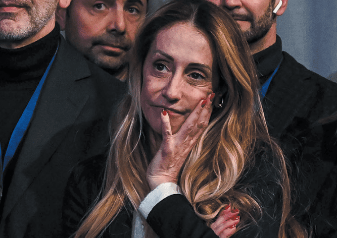 Arianna Meloni alla guida del partito: la supplente comanda. Ma per la Premier questa nonima è un segno di debolezza